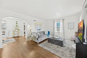 2 Charming Units Close to Downtown & Expo Center - Image 3