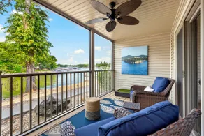 Carefree Tranquility at the Lake Waterfront Stay for 4 With Resort Amenities - Image 4