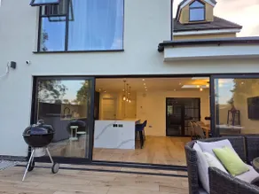5 Bed Open Plan Home with 4 poster Super King Bed - Image 4