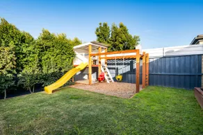 Family-Friendly 4BR Mount Duneed Manor - Image 3