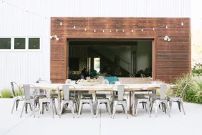 Mid Century Modern Family Home on 2.5 acres! - Image 2