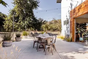 Mid Century Modern Family Home on 2.5 acres! - Image 3