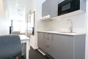 Small Studio Queen - Airport Shuttle - Image 4