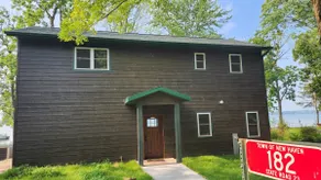 Murphys Lakefront Jacuzzi Retreat - Image 3