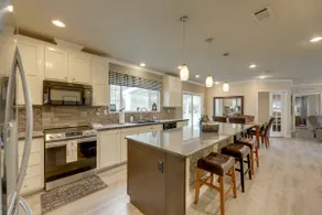 Family-Friendly Rock Island Home 5 Mi to Splashway - Image 4