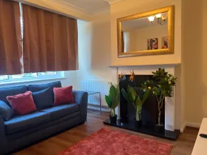 Stylish Home with Garden and BBQ - Image 3