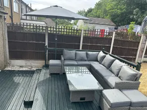 Stylish Home with Garden and BBQ - Image 4