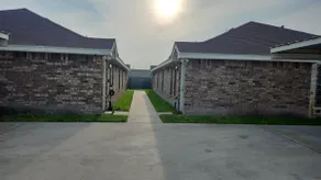 2 Bedrooms Apt Near Univeristy - Image 3