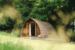 Luxury Cabin in Rural Hampshire without Pergola - Image 3