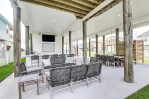 Walk to Beach: Galveston Gem w/ Pool Access - Image 2