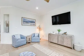 Walk to Beach: Galveston Gem w/ Pool Access - Image 5