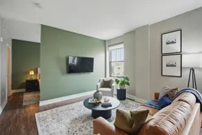 Stylish & Posh Downtown Mid-Rise Executive Suite - Image 4