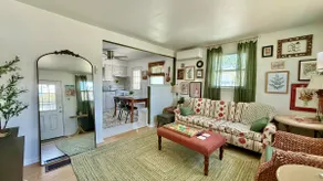 Botanical 2BR, steps to Hawk Haven, near Beaches - Image 4