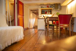 Apartment-Private bathroom with bathtub-T - Image 5