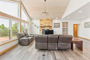 4BR Lakefront Fishing, Dogs OK Devils Lake - Image 2