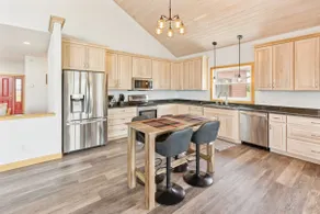 4BR Lakefront Fishing, Dogs OK Devils Lake - Image 4