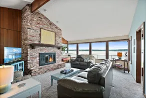 200' Waterfront classic home ~ AC on a Private Raf - Image 2