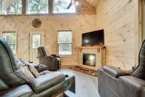 Sip, Hike & Explore: Sleek Retreat in Cleveland! - Image 3