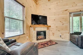 Sip, Hike & Explore: Sleek Retreat in Cleveland! - Image 5