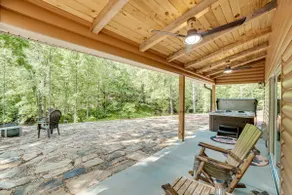 Sip, Hike & Explore: Sleek Retreat in Cleveland! - Image 2