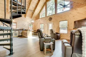 Sip, Hike & Explore: Sleek Retreat in Cleveland! - Image 4