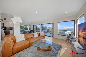 MetaWise Luxe 6 Bed Ocean View Family Home in Seaforth - Image 5
