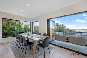 MetaWise Luxe 6 Bed Ocean View Family Home in Seaforth - Image 3