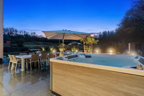 Villa with pool and hot tub - Image 2