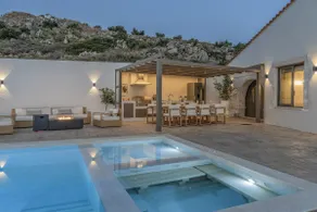 Luxury Villa Maximus - With Private Heated Pool - Image 5
