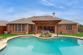 Pool & Outdoor Bar! Spacious Getaway in Sachse - Image 2