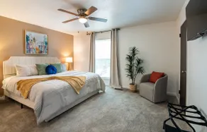 The Fern & Fable - King Bed/TownHome with Deck - Image 4