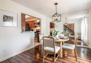 The Fern & Fable - King Bed/TownHome with Deck - Image 5