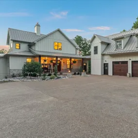 Ultra Luxe Home in Eureka Springs - Image 3