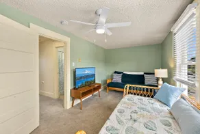 Old Town Tacoma | 1907 Victorian | Top floor unit - Image 2