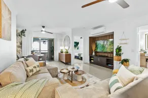 Top-Floor Apartment: 9 Pools, Gym & BBQ Oasis - Image 2