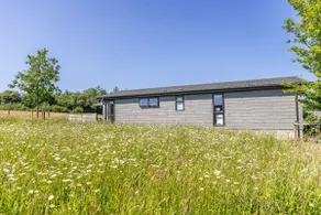 Poppy, 5 Roadford Lakes Lodges - Image 2
