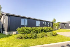 Violet Lodge, 11 Roadford Lake Lodges - Image 2