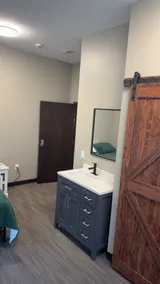 Newly Remodeled! - A4 Queen Rm Private Bathroom, S - Image 3