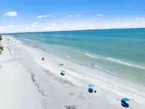 #472 Beachfront + 2 Bikes + Beach Equipment - Image 3