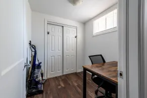Cozy 2BR Apt near Downtown Free Parking and Wi Fi - Image 5