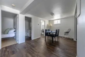 Cozy 2BR Apt near Downtown Free Parking and Wi Fi - Image 4