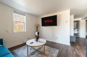 Cozy 2BR Apt near Downtown Free Parking and Wi Fi - Image 2