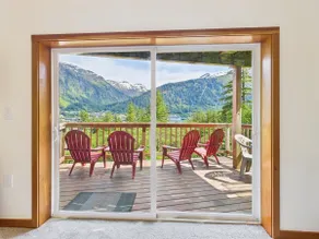 Scenic 3BR Retreat w Ocean & Mountain Views - Image 2