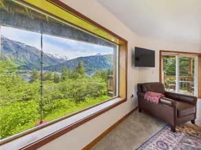 Scenic 3BR Retreat w Ocean & Mountain Views - Image 3