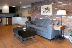 Spacious Lakeside Hideaway - Image 2