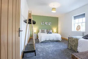 Manchester Retreat, Free Parking & Sleeps 5 - Image 2