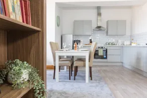 Manchester Retreat, Free Parking & Sleeps 5 - Image 4