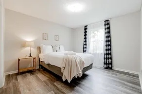 Mins to Lake Murray & Downtown! The Royal Retreat - Image 3