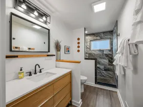 Charming NE Arts District Home - Image 4