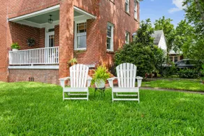 Comfy on King Street | Peachy King - Image 4